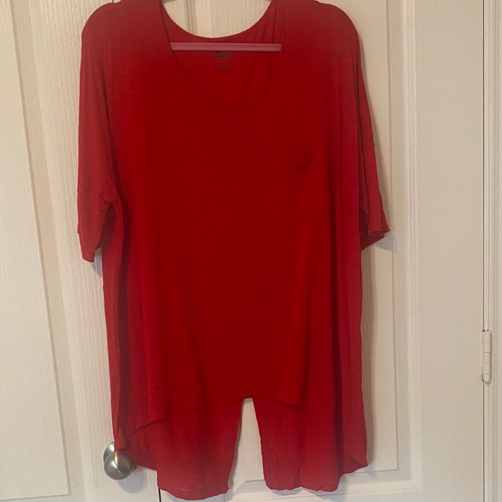 G.H. Bass & Co. Scarlet Short Sleeve Tee
